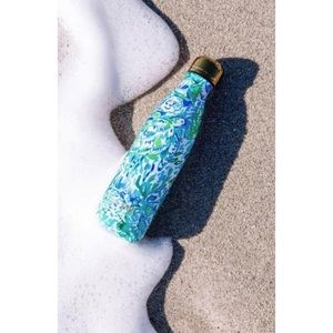 Swell x Lilly Pulitzer bottle